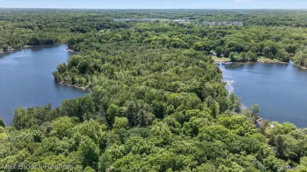VAC Four Lakes DR, SouthLyon, MI 48178
