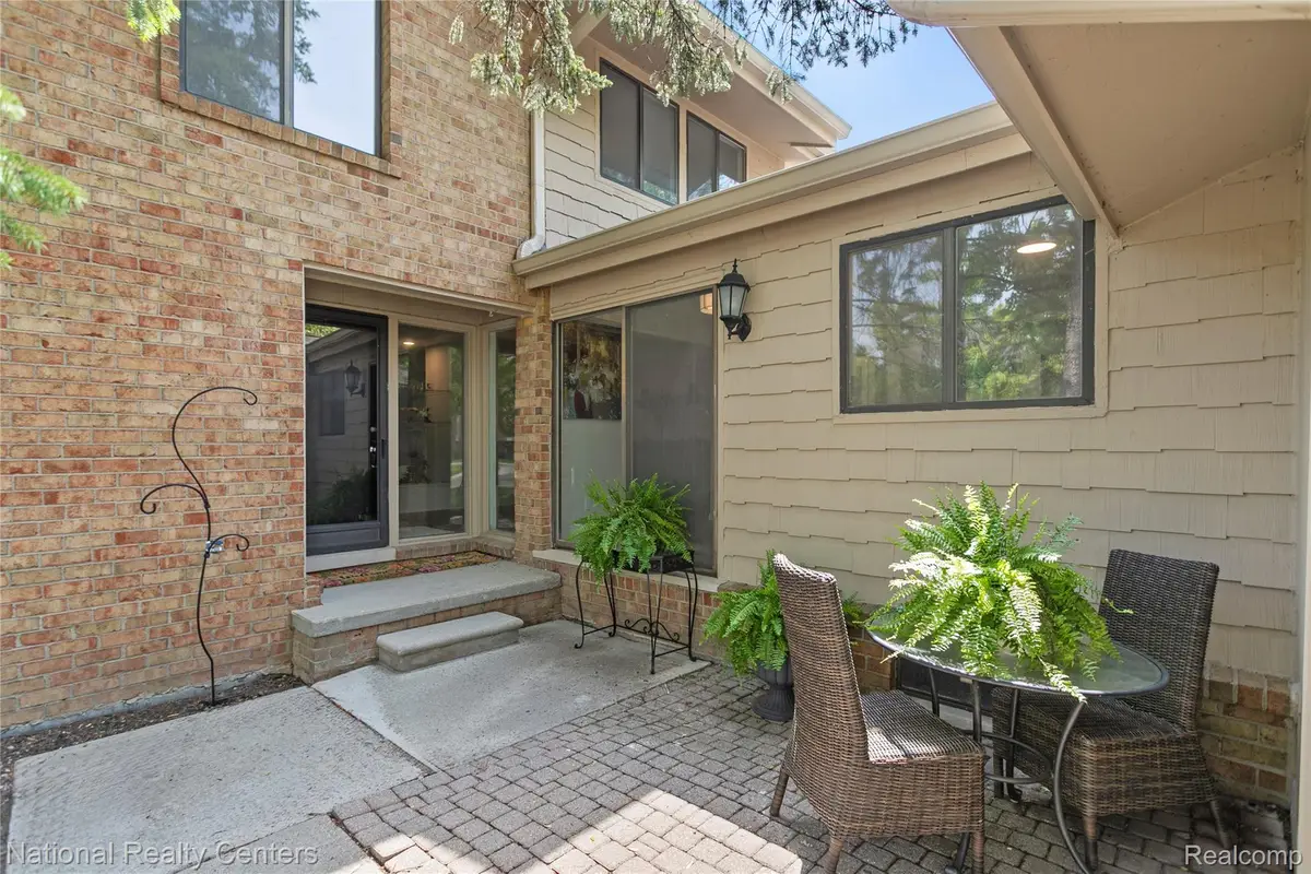 7103 Pebble Park DR, West Bloomfield, MI 48322 - #1