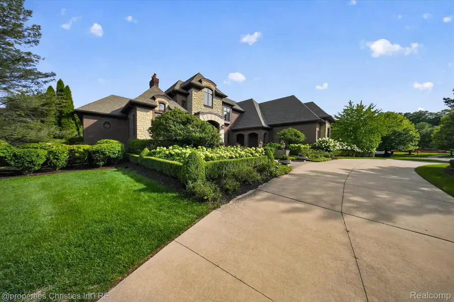 47825 Bellagio DR, Northville, MI 48167 - #2