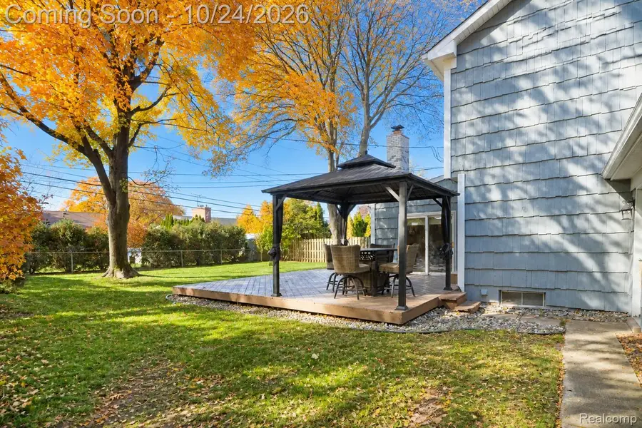 14051 Edgewood ST, Livonia, MI 48154 - #2