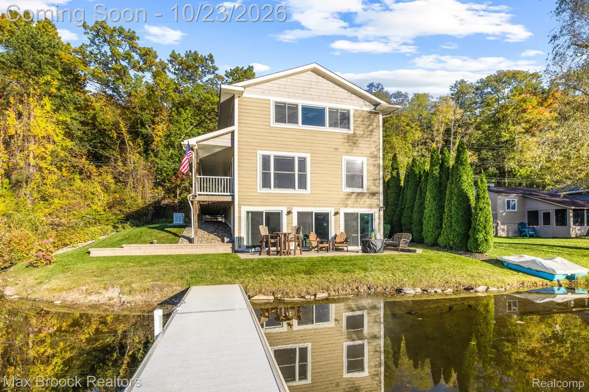 1023 Pearson DR, Milford, MI 48381 - #1