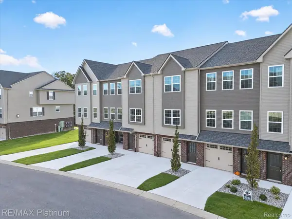 2231 Knotty Pine TRL, Howell, MI 48855