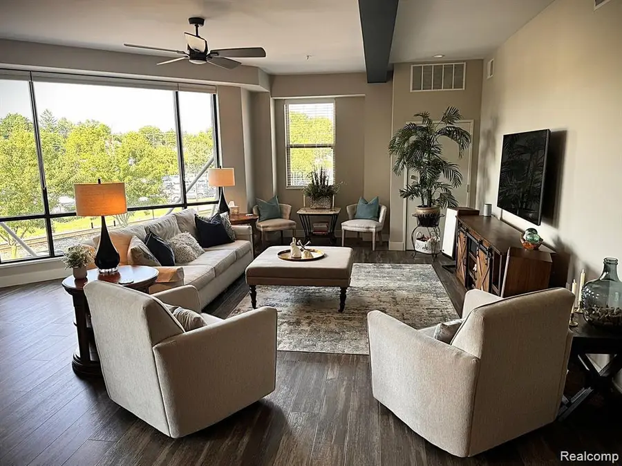 134 N Leroy ST  # 208, Fenton, MI 48430 - #2