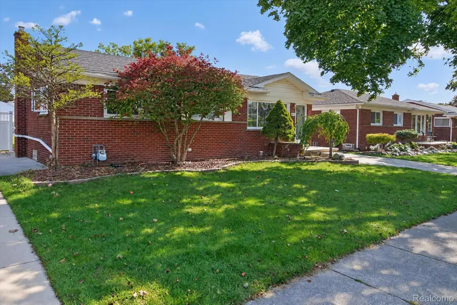 2977 Norwood DR, Trenton, MI 48183 - #2