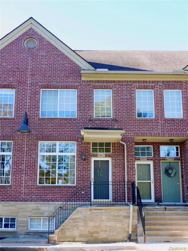 1462 Silverbrook Ridge DR, WalledLake, MI 48390
