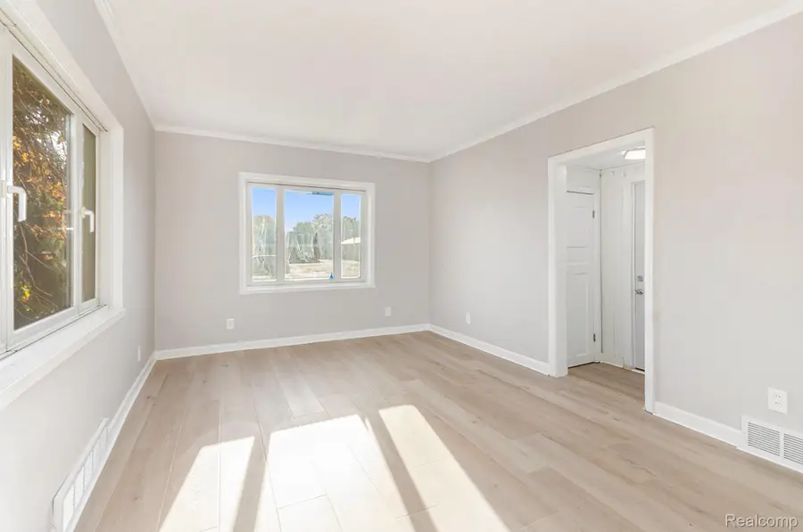11 S Gratiot AVE, Mount Clemens, MI 48043 - #2