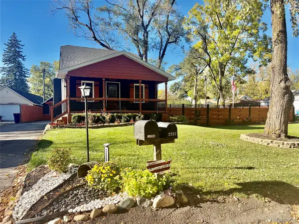 2257 Rosemary AVE, Waterford, MI 48328