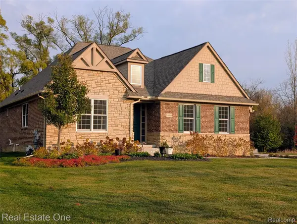 16988 Forest Edge CT, Northville, MI 48168