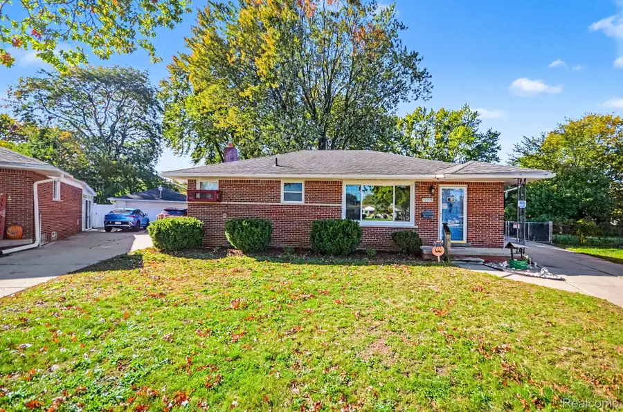 22228 Milgrom CT, Saint Clair Shores, MI 48081 - #3