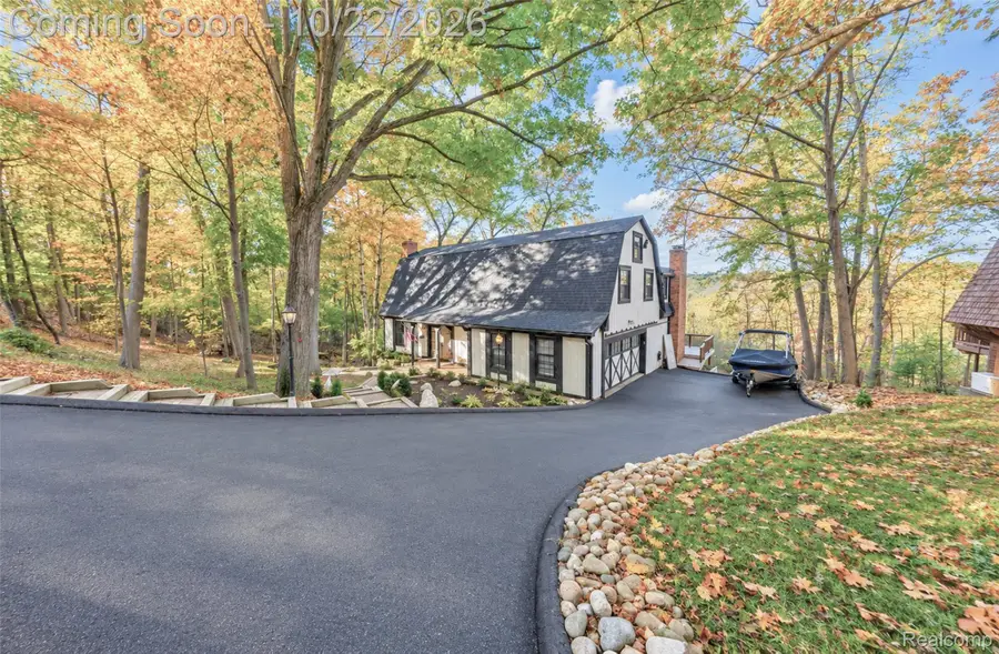 6885 Deerhill DR, Clarkston, MI 48346 - #3
