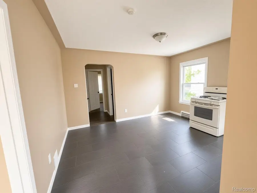 9355 Pierson ST, Detroit, MI 48228 - #2