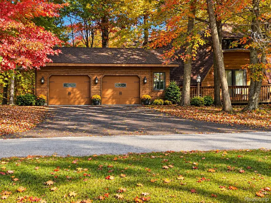 9458 Elmwood CT, Stanwood, MI 49346 - #2