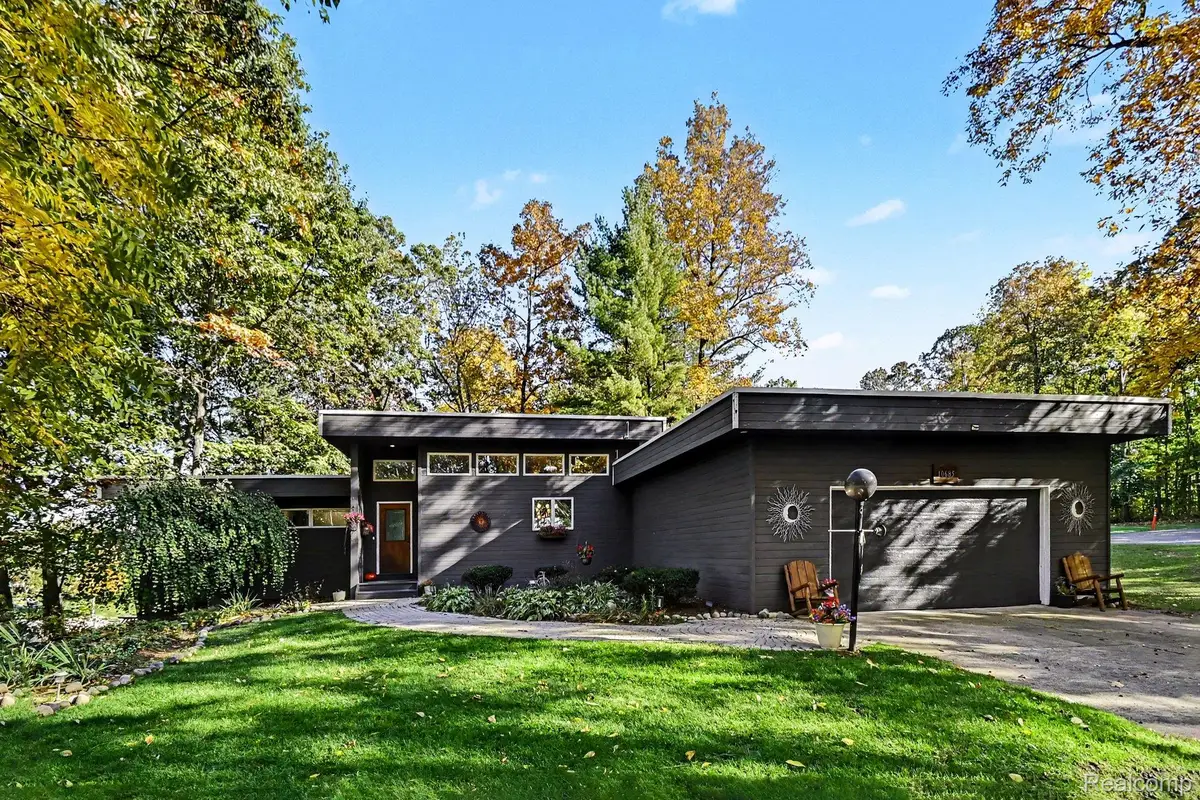 10685 Oxbow Lakeshore DR, White Lake, MI 48386 - #1