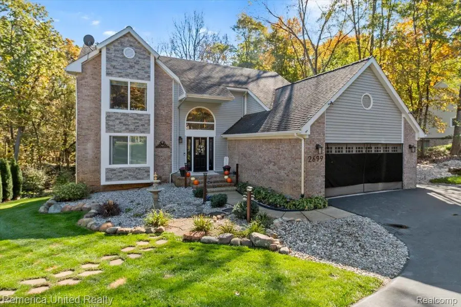 2699 Kathleen DR, Brighton, MI 48114 - #3