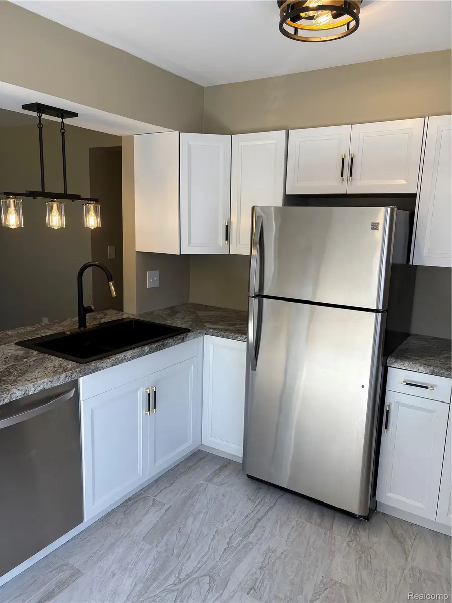 26360 Oakland ST, Roseville, MI 48066 - #3