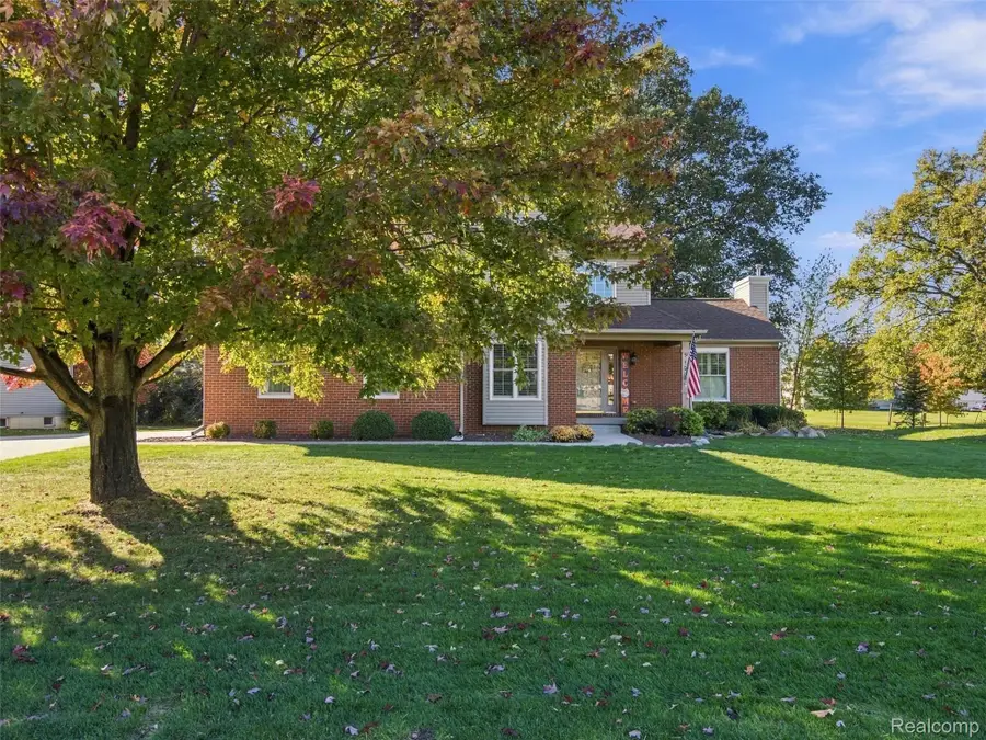 9100 Old Oak DR, Grand Blanc, MI 48439 - #2