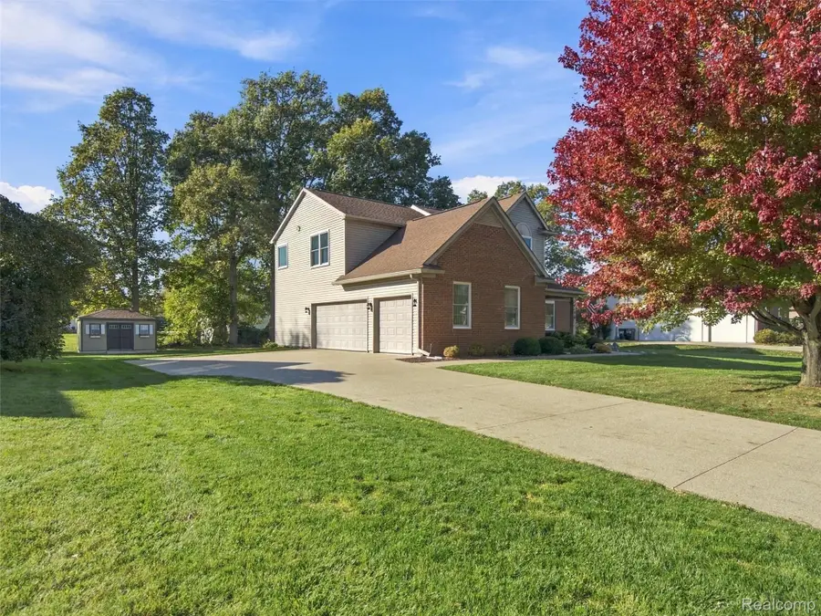 9100 Old Oak DR, Grand Blanc, MI 48439 - #3