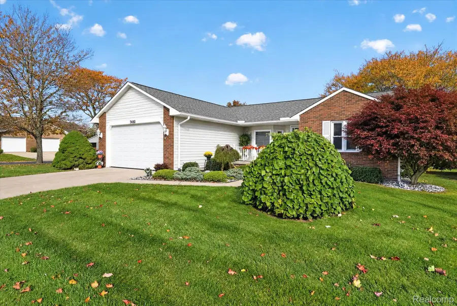 7482 Country Meadow DR, Swartz Creek, MI 48473 - #2