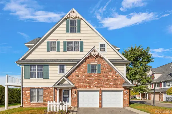 26018 Felicity LNDG  # 8, HarrisonTownship, MI 48045