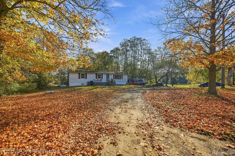 1643 County Farm RD, Howell, MI 48843 - #2