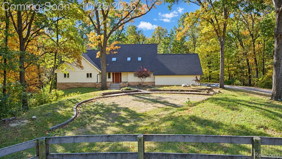 800 Carlson DR, Ortonville, MI 48462 - #2