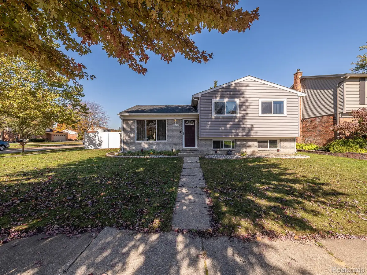 22490 Huntington CT, Woodhaven, MI 48183 - #1