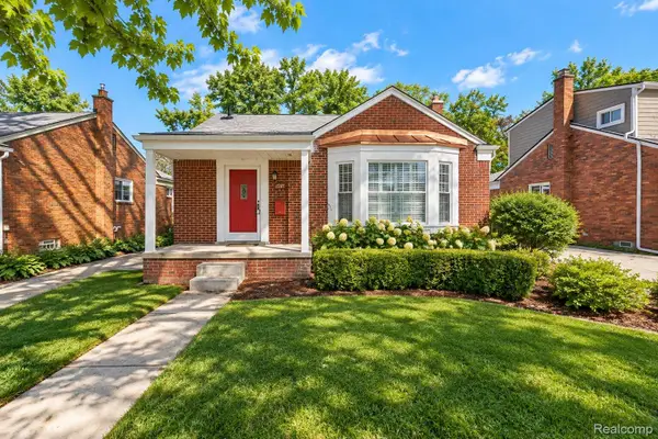 1581 Cheltenham RD, Birmingham, MI 48009