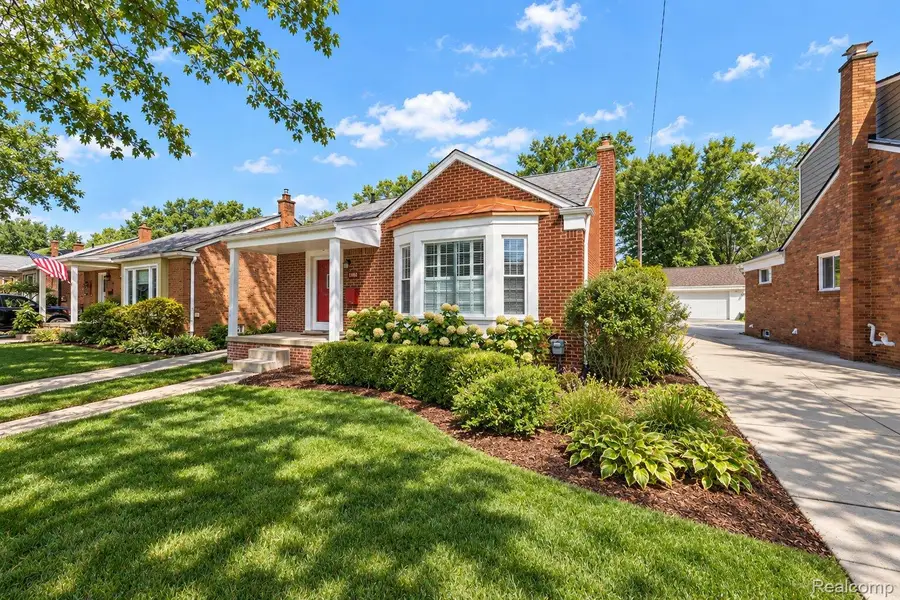 1581 Cheltenham RD, Birmingham, MI 48009 - #2