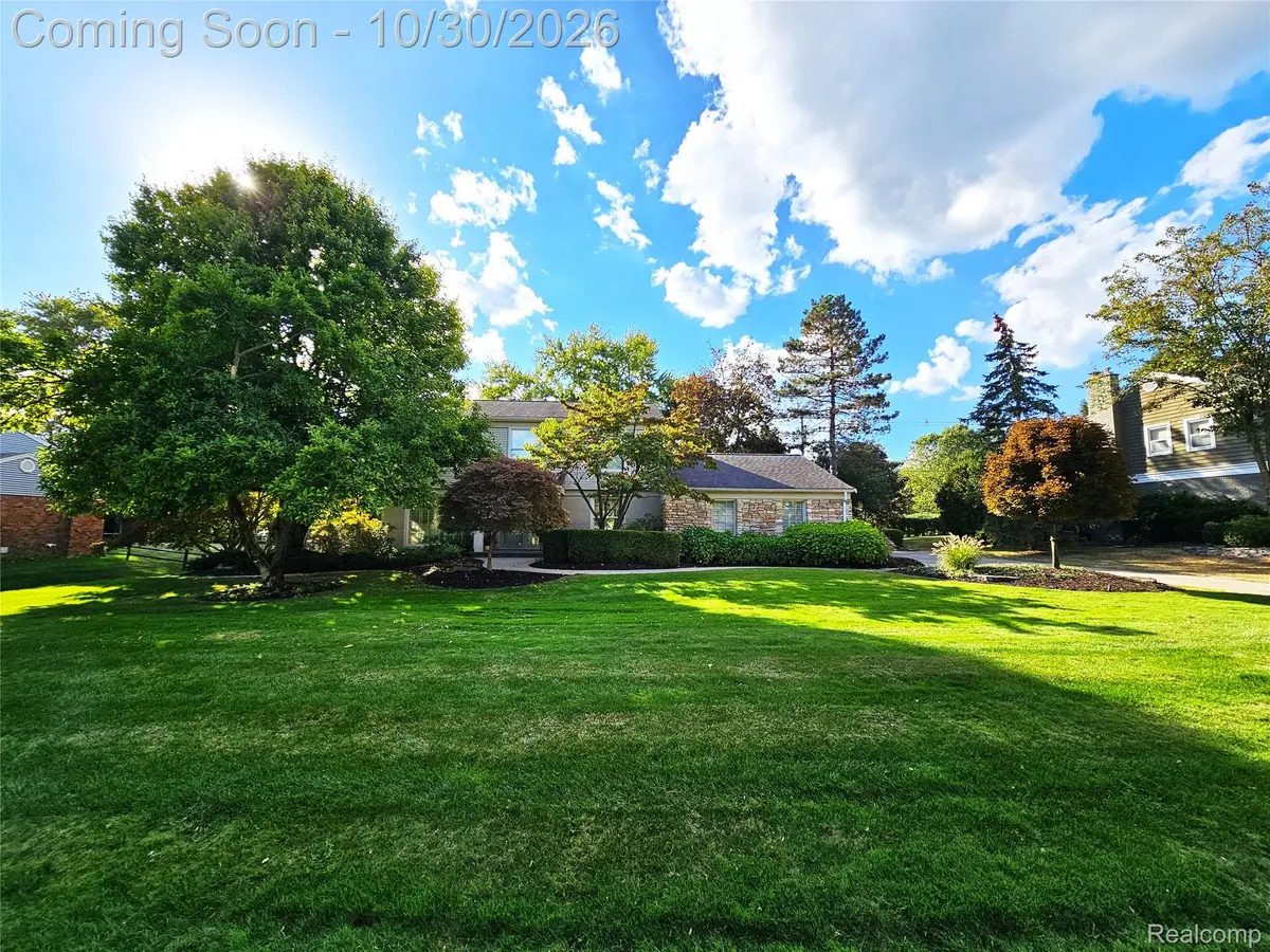 4627 Hedgewood DR, Bloomfield Hills, MI 48301 - #1