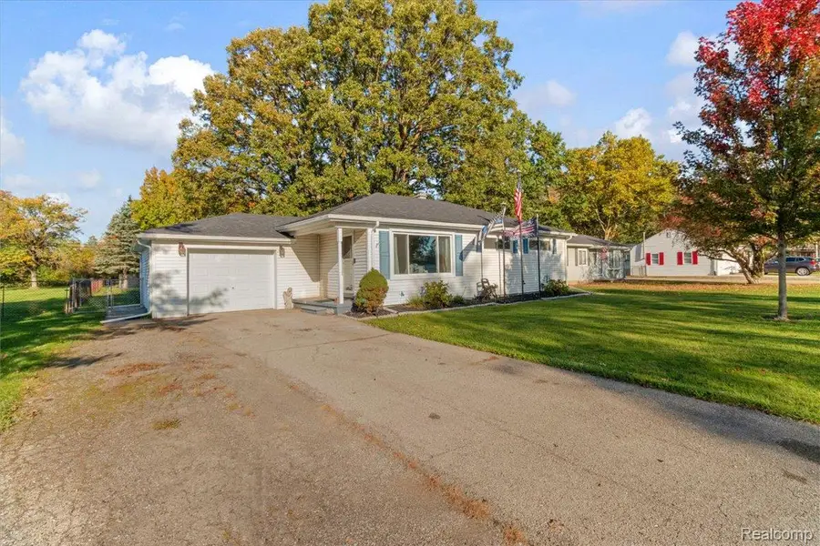 26650 Emma AVE, Flat Rock, MI 48134 - #2