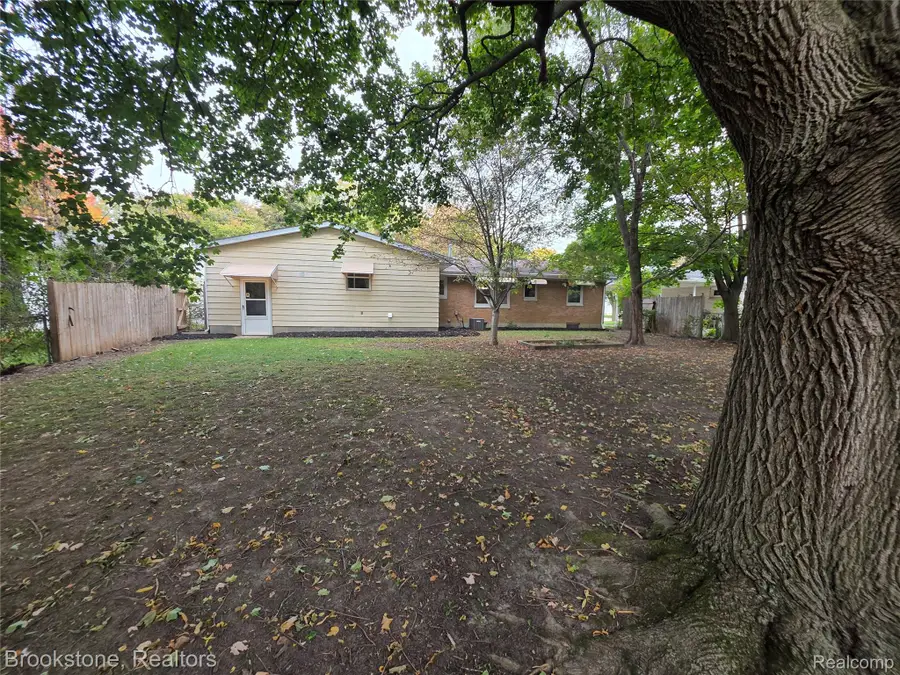 5467 Litchfield DR, Flint, MI 48532 - #3