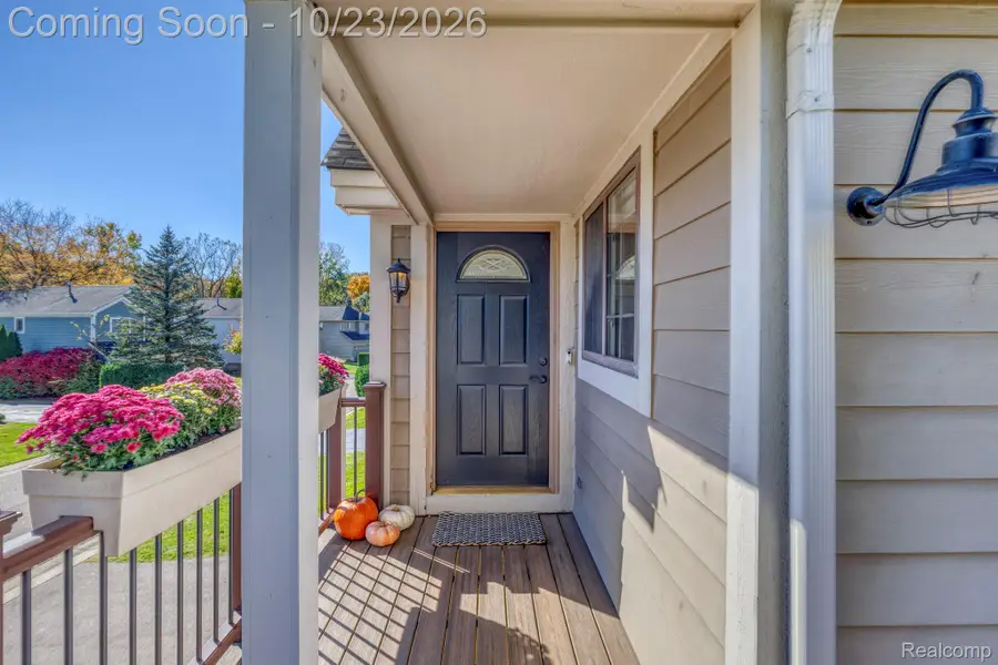 5609 Northcrest XING, Clarkston, MI 48346 - #3