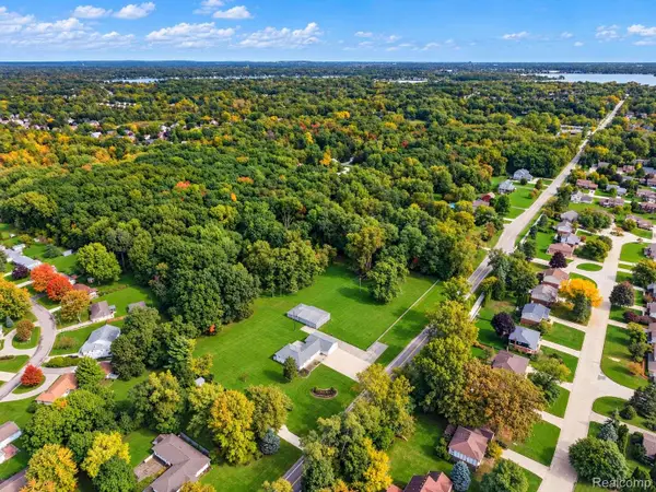 VL1 Greer RD, WestBloomfield, MI 48324