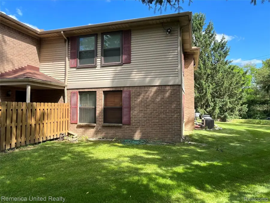 19115 Surrey LN 3 # 21, Northville, MI 48167 - #2