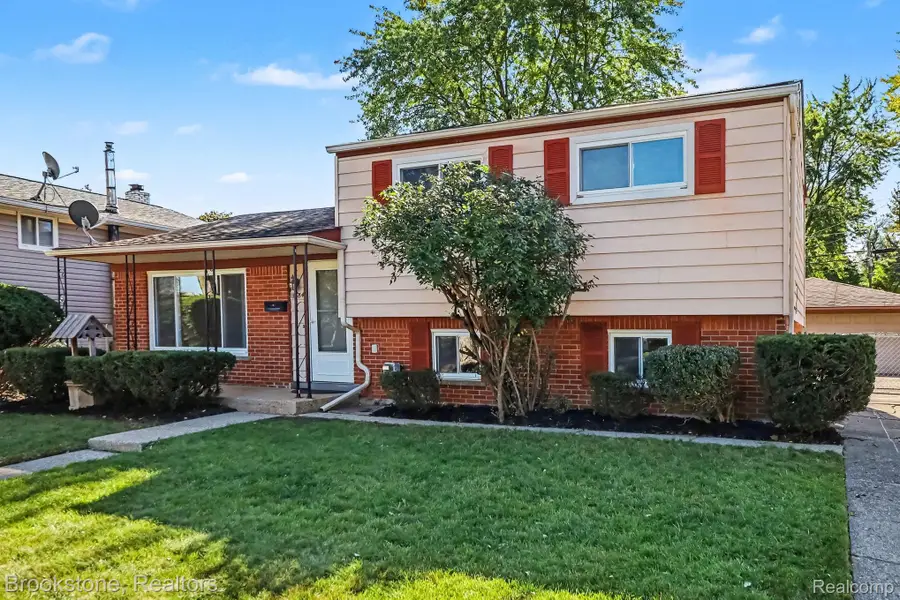 11884 Wheaton DR, Sterling Heights, MI 48313 - #2
