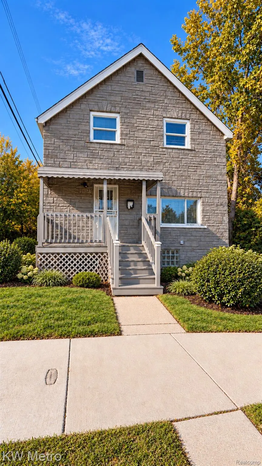 9325 E Warren AVE, Detroit, MI 48214 - #1