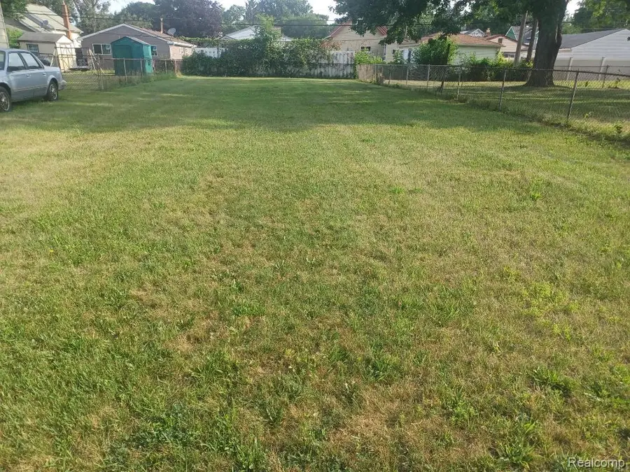 1147 E Granet AVE, Hazel Park, MI 48030 - #2