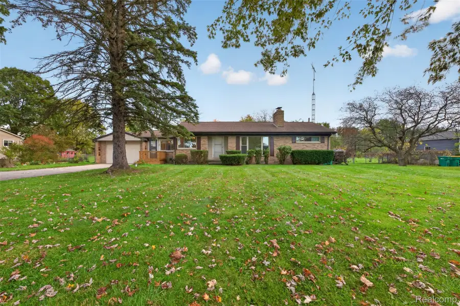10475 Miller RD, Swartz Creek, MI 48473 - #3