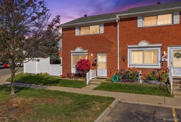31916 Williamsburg ST, StClairShores, MI 48082