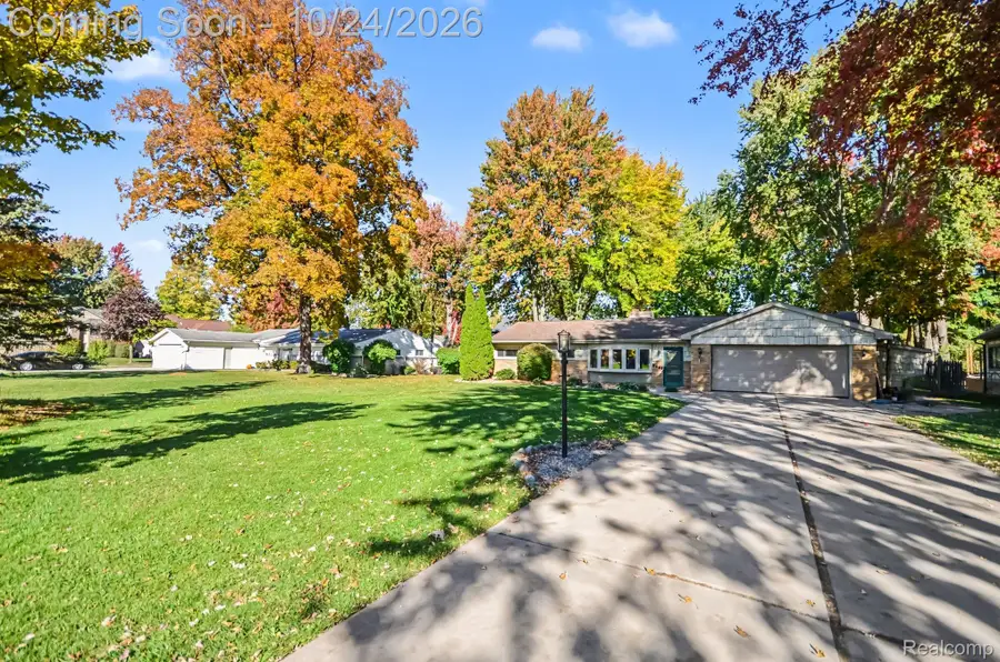 3441 Denson DR, Sterling Heights, MI 48310 - #2