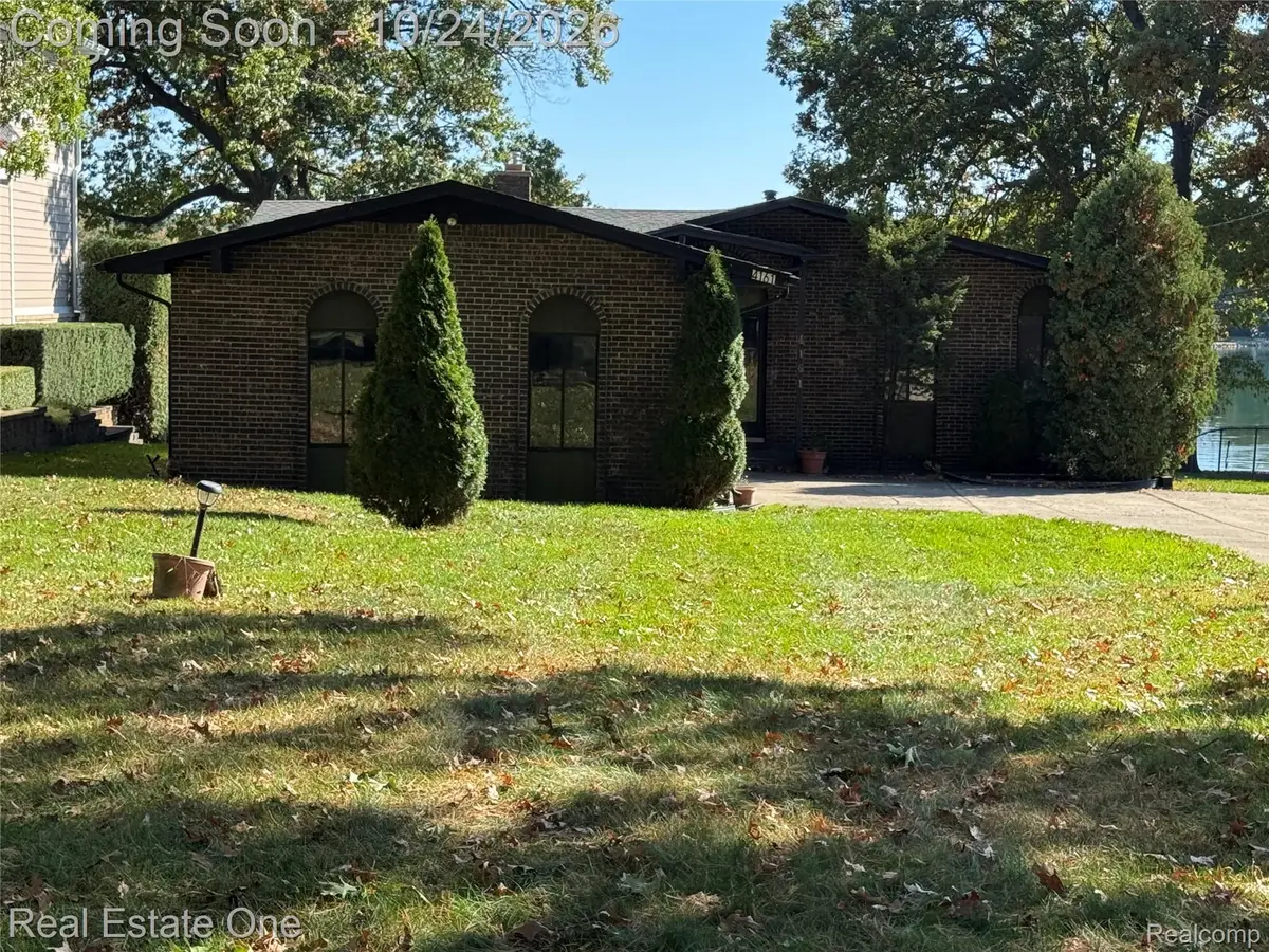 4161 Lakewood DR, Waterford, MI 48329 - #1