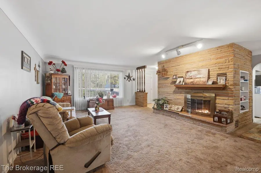 2336 Maple RD, Grand Blanc, MI 48507 - #3