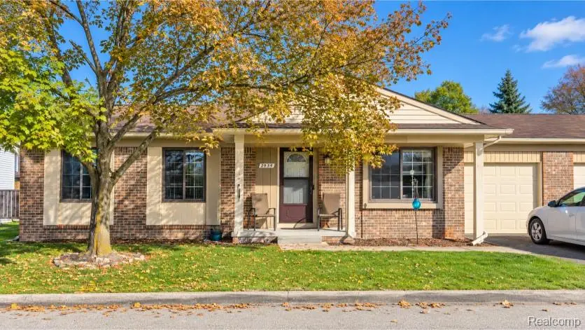 2939 Roundtree DR, Troy, MI 48083 - #1