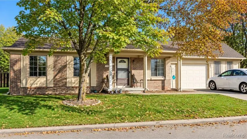 2939 Roundtree DR, Troy, MI 48083 - #3