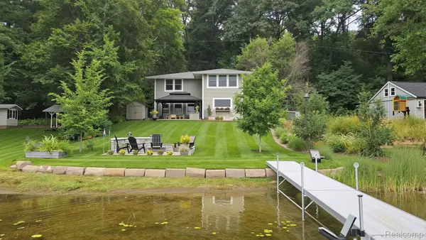 5616 Joslin Lake DR, Gregory, MI 48137