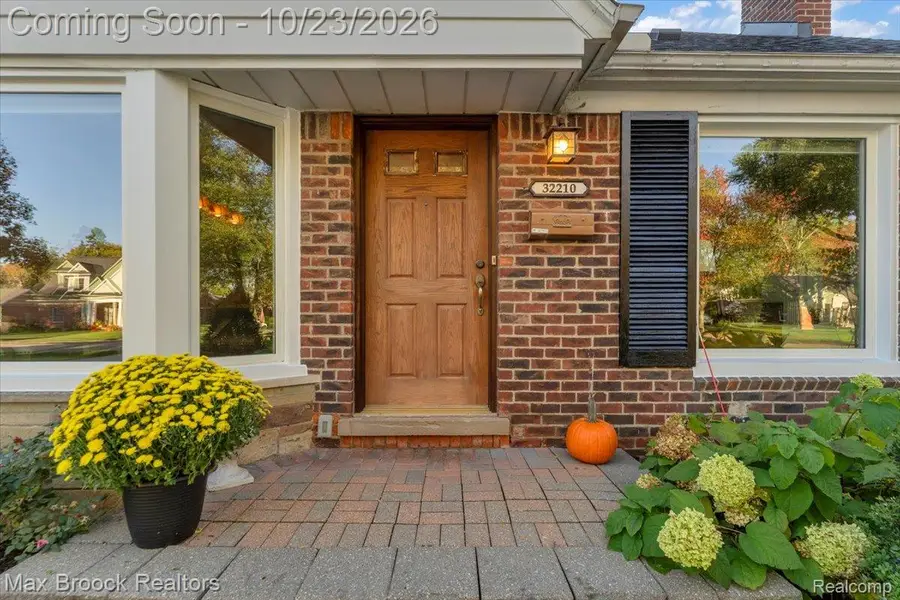 32210 Arlington DR, Beverly Hills, MI 48025 - #3