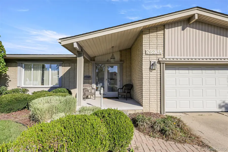 26234 Tennant ST, Dearborn Heights, MI 48127 - #2