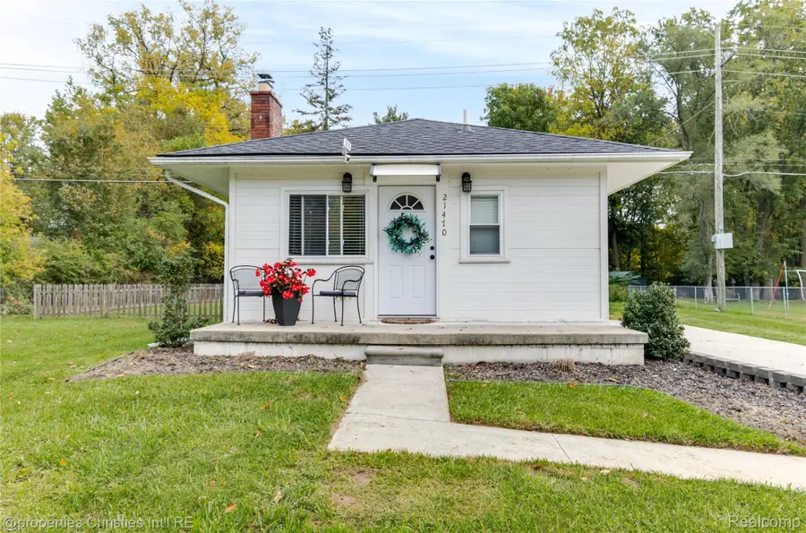 21470 Gill RD, Farmington Hills, MI 48335 - #2