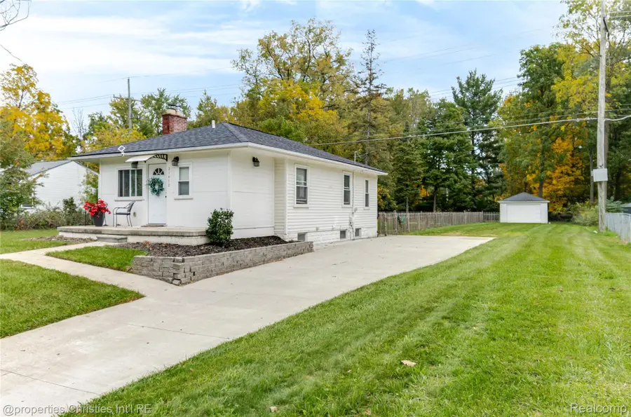 21470 Gill RD, Farmington Hills, MI 48335 - #3