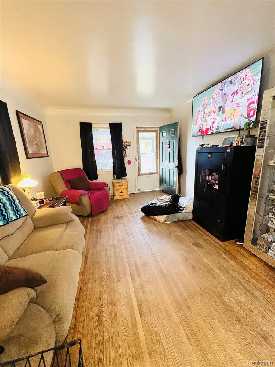 3808 Douglas AVE, Flint, MI 48506 - #2